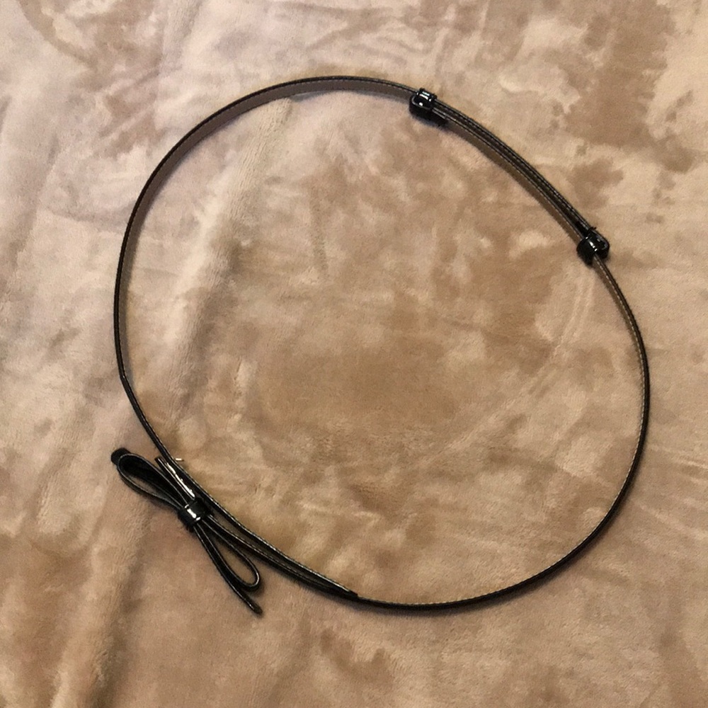 Adjustable black bow belt